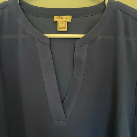 J. Crew Women’s size Medium Blouse bell sleeve split neck blue navy flowy light - Picture 4 of 6